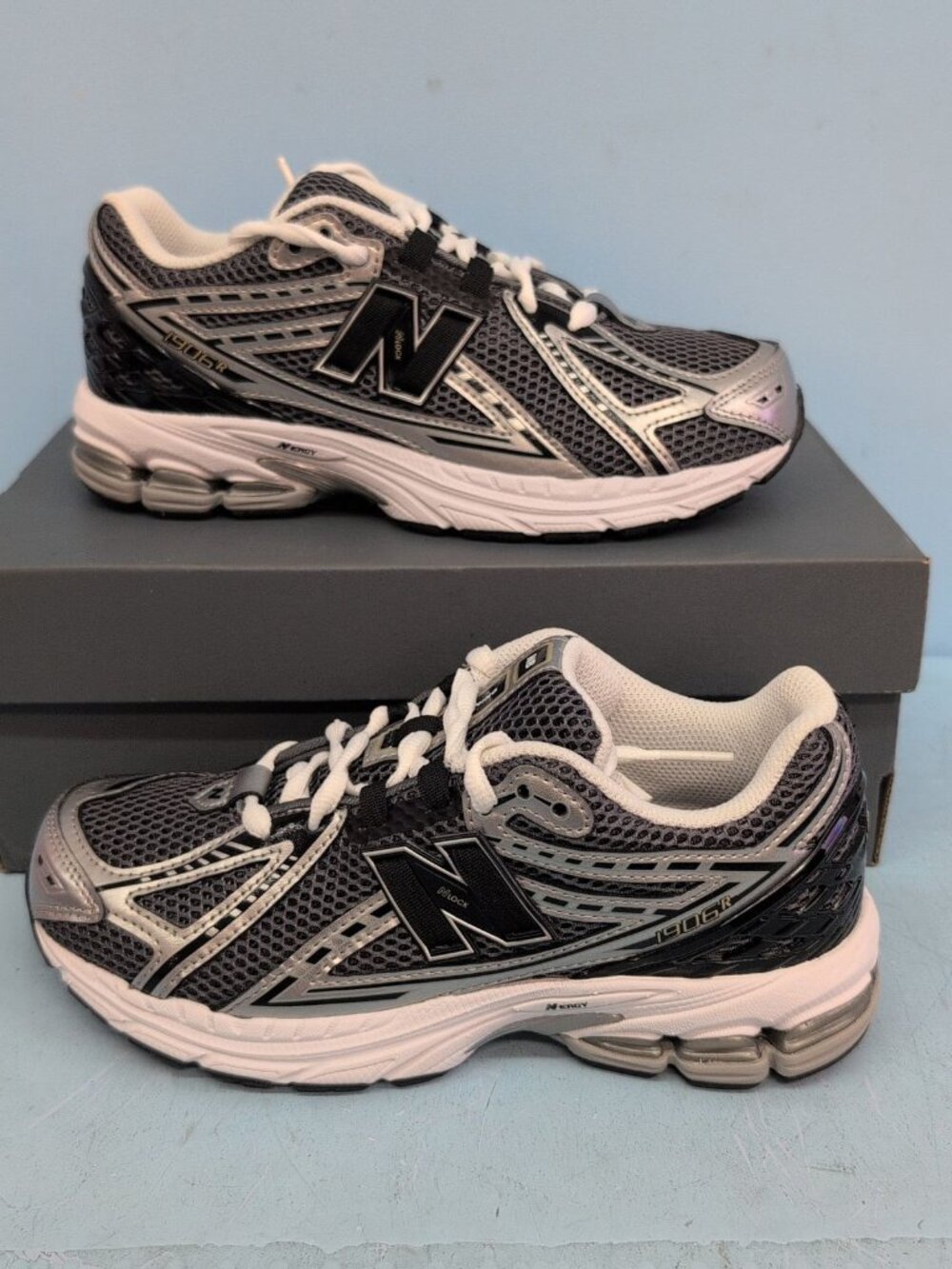 New Balance 1906 Lace Up Round Toe Kids Sneaker Shoes Size 5 Grey & Black